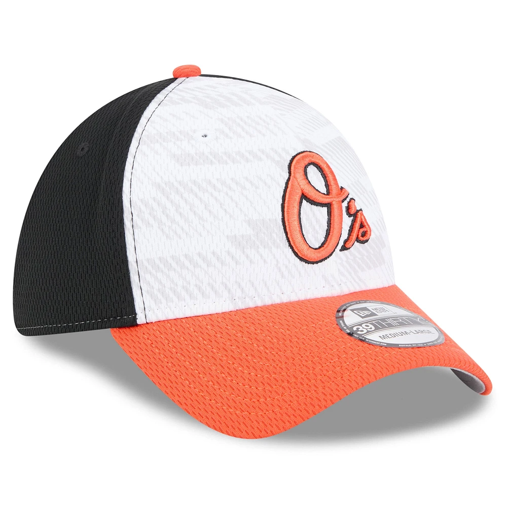 Men's New Era Black/Orange Baltimore Orioles 2025 MLB Clubhouse 39THIRTY Flex Hat