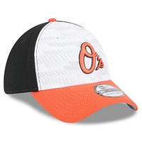 Men's New Era Black/Orange Baltimore Orioles 2025 MLB Clubhouse 39THIRTY Flex Hat