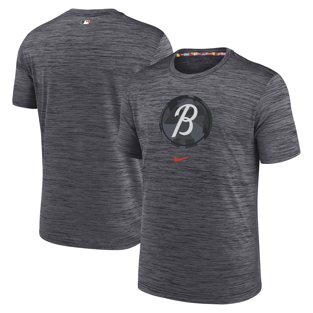 T-shirt Nike Charcoal Baltimore Orioles City Connect Velocity Practice Performance pour homme