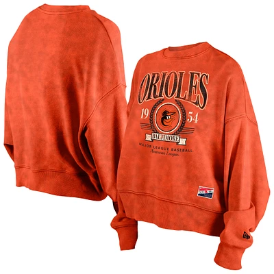 Pull ras du cou en polaire délavé aux enzymes Orange Baltimore Orioles de New Era pour femme