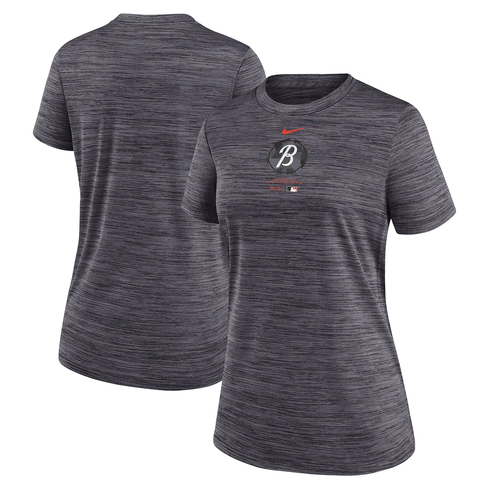 T-shirt Nike Charcoal Baltimore Orioles City Connect Practice Velocity pour femme