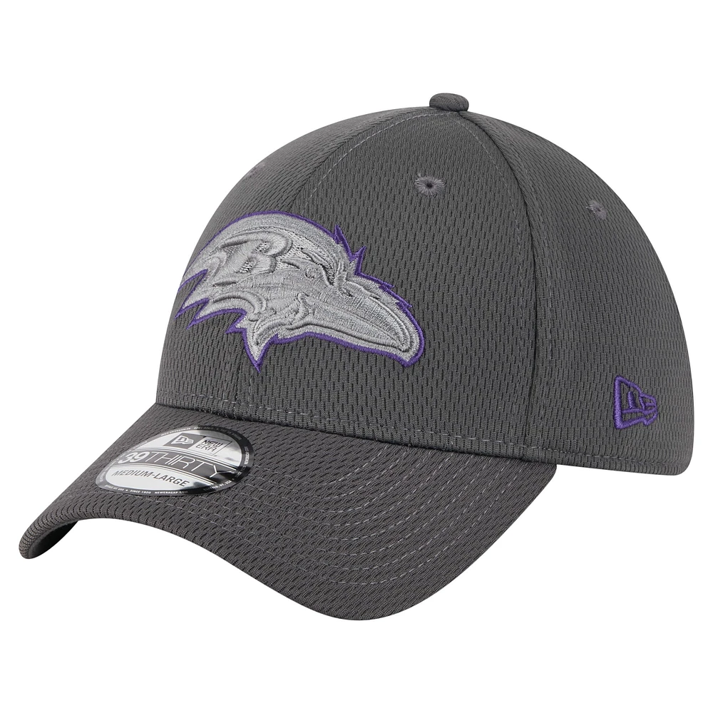 Men's New Era Graphite Baltimore Ravens Main 39THIRTY Flex Hat