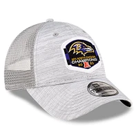 Men's New Era  Heather Gray Baltimore Ravens 2023 AFC North Division Champions Locker Room Trophy Collection Trucker 9FORTY Adjustable Hat