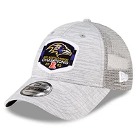 Men's New Era  Heather Gray Baltimore Ravens 2023 AFC North Division Champions Locker Room Trophy Collection Trucker 9FORTY Adjustable Hat