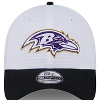 Men's New Era White/Black Baltimore Ravens 2024 NFL Training Camp 39THIRTY Flex Hat