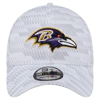 Casquette New Era blanche Baltimore Ravens Gameday Graded 39THIRTY Flex pour homme