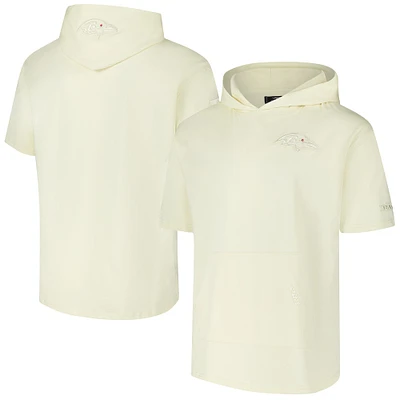 Sweat à capuche manches courtes neutre Pro Standard Cream Baltimore Ravens pour hommes