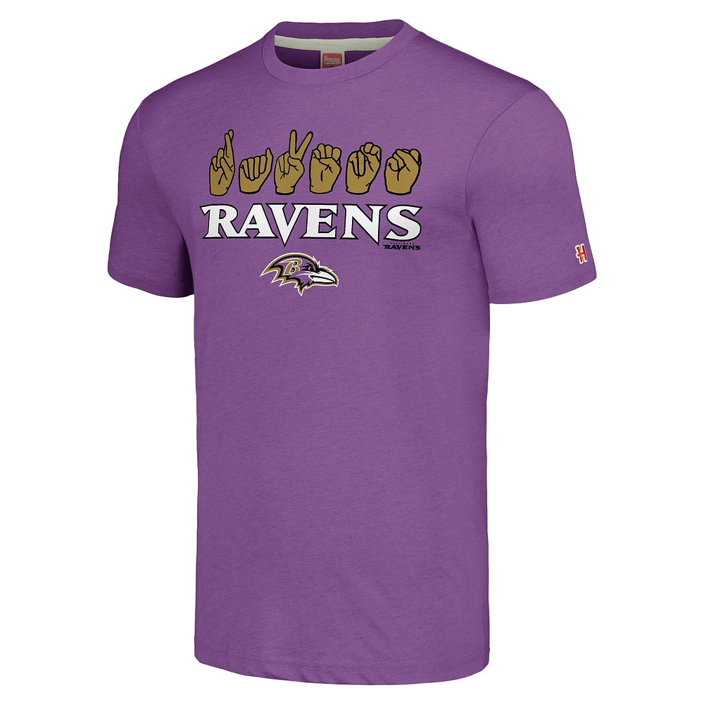 T-shirt unisexe violet hommage aux Ravens de Baltimore en langue des signes américaine