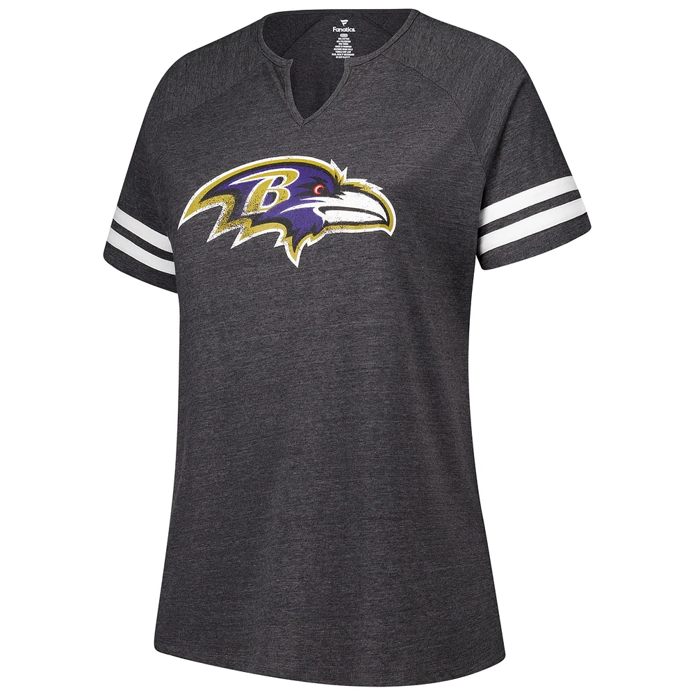 T-shirt à col cranté raglan rayé avec logo grande taille Fanatics Charcoal Baltimore Ravens pour femmes