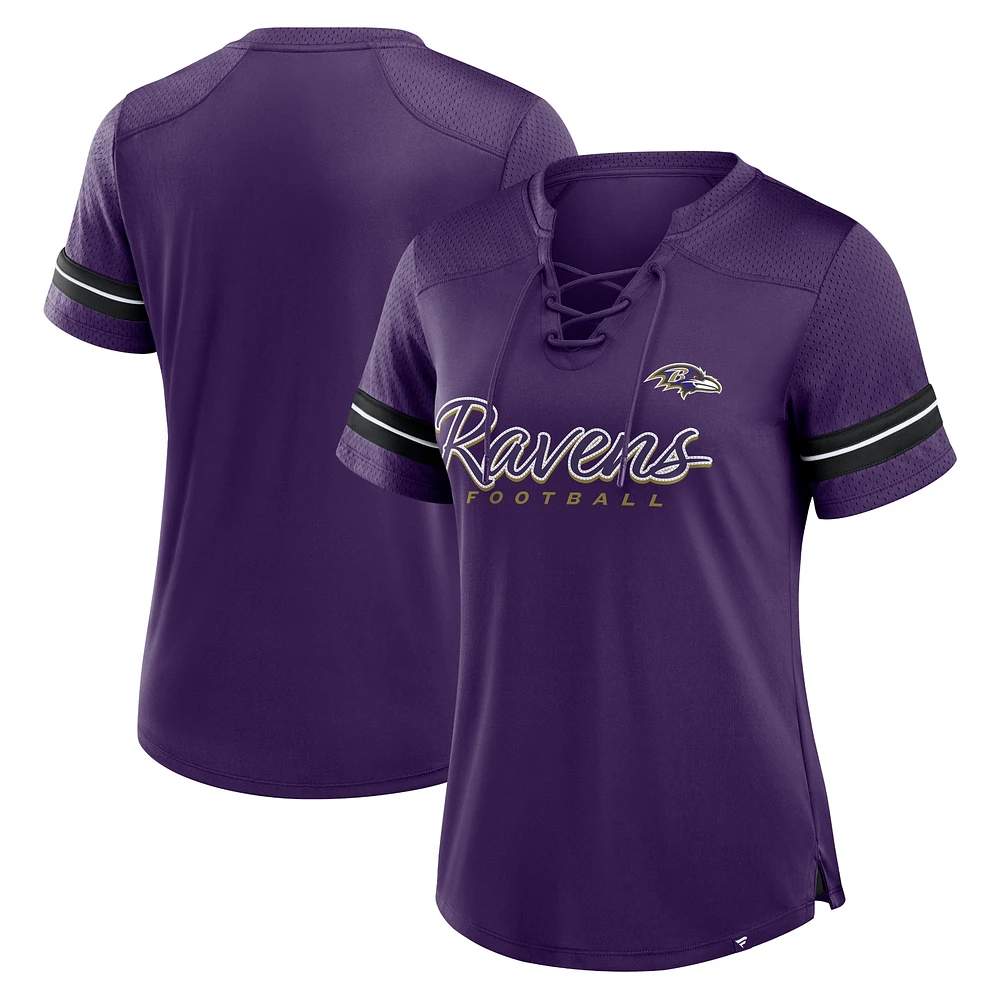 T-shirt à lacets violet Fanatics pour femmes avec inscription Play Script des Baltimore Ravens