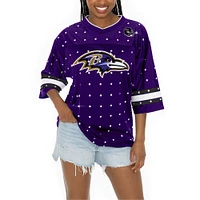 T-shirt à col en V jersey rayures sportives et strass pour femme Gameday Couture Purple Baltimore Ravens Kickoff Time