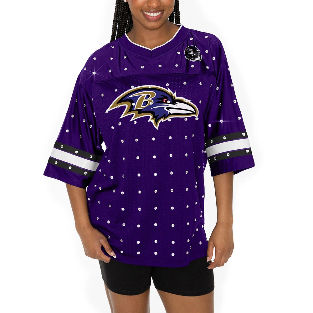 T-shirt à col en V jersey rayures sportives et strass pour femme Gameday Couture Purple Baltimore Ravens Kickoff Time