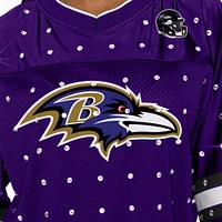 T-shirt à col en V jersey rayures sportives et strass pour femme Gameday Couture Purple Baltimore Ravens Kickoff Time