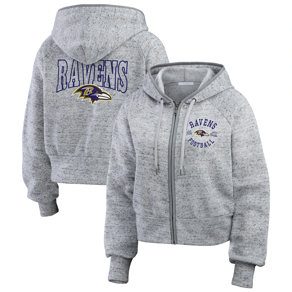 Sweat à capuche court en polaire moucheté gris chiné avec fermeture éclair complète pour femme WEAR by Erin Andrews des Baltimore Ravens