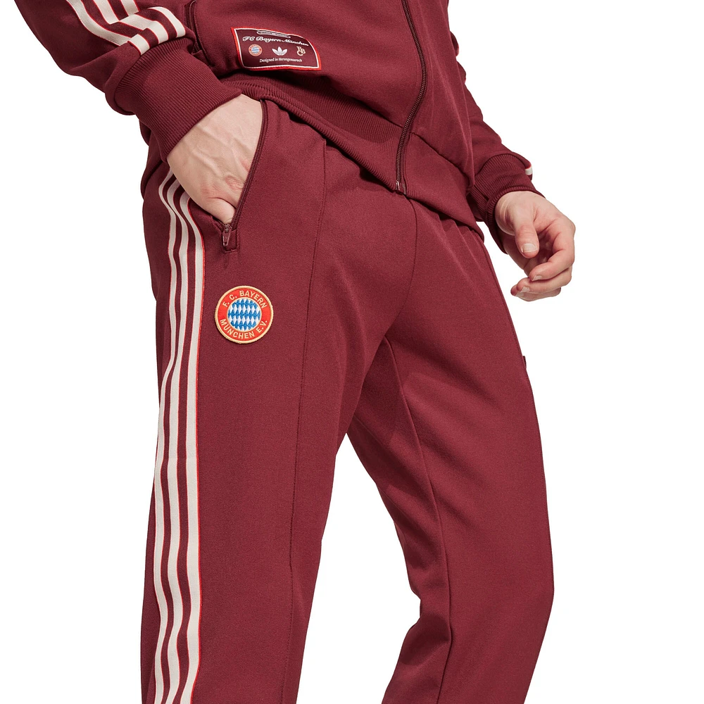 Pantalon de survêtement adidas Originals pour homme rouge Bayern Munich Terrace Icons Collection
