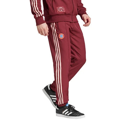 Pantalon de survêtement adidas Originals pour homme rouge Bayern Munich Terrace Icons Collection