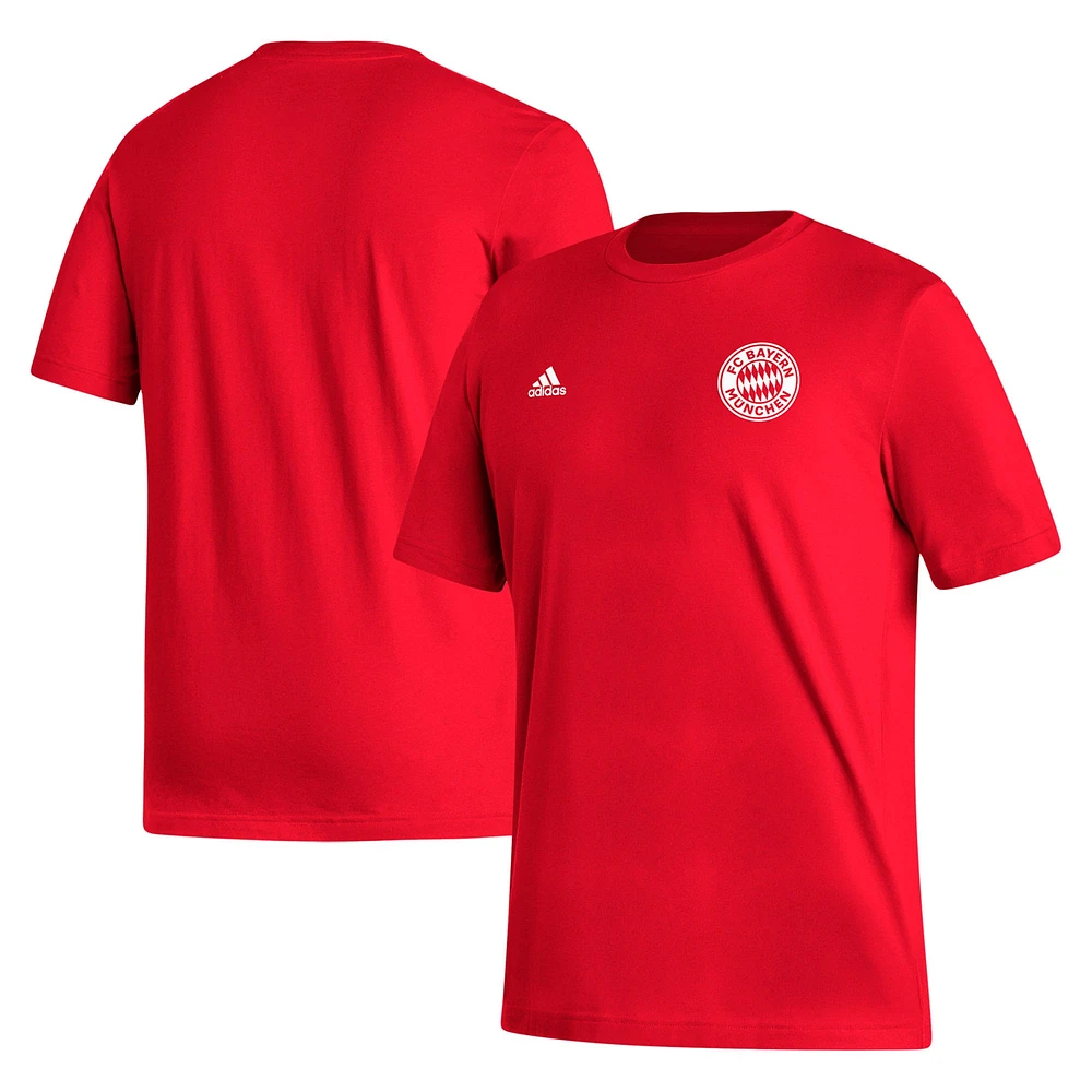 T-shirt adidas avec écusson du Bayern Munich rouge pour homme