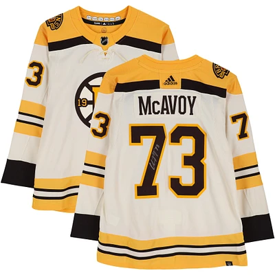 Maillot authentique adidas beige alternatif autographié par Charlie McAvoy des Boston Bruins avec patch 100e anniversaire