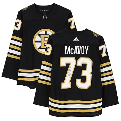 Maillot authentique adidas noir autographié par Charlie McAvoy des Boston Bruins avec patch 100e anniversaire