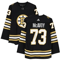 Maillot authentique adidas noir autographié par Charlie McAvoy des Boston Bruins avec patch 100e anniversaire