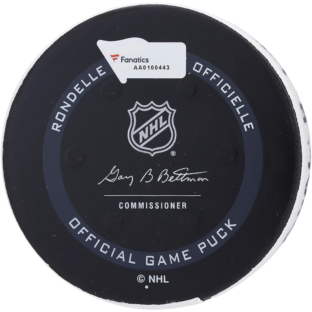 Rondelle de but utilisée par Jack Studnicka pour les Bruins de Boston le 28 septembre 2021 contre les Rangers de New York