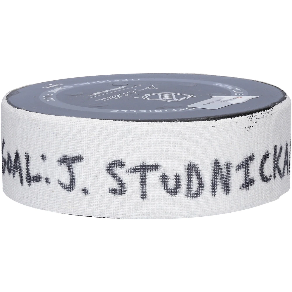 Rondelle de but utilisée par Jack Studnicka pour les Bruins de Boston le 28 septembre 2021 contre les Rangers de New York