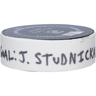 Rondelle de but utilisée par Jack Studnicka pour les Bruins de Boston le 28 septembre 2021 contre les Rangers de New York