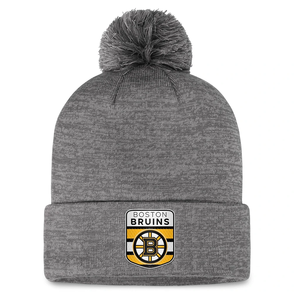 Bonnet en tricot à revers de glace authentique Pro Home Fanatics gris des Bruins de Boston pour hommes avec pompon