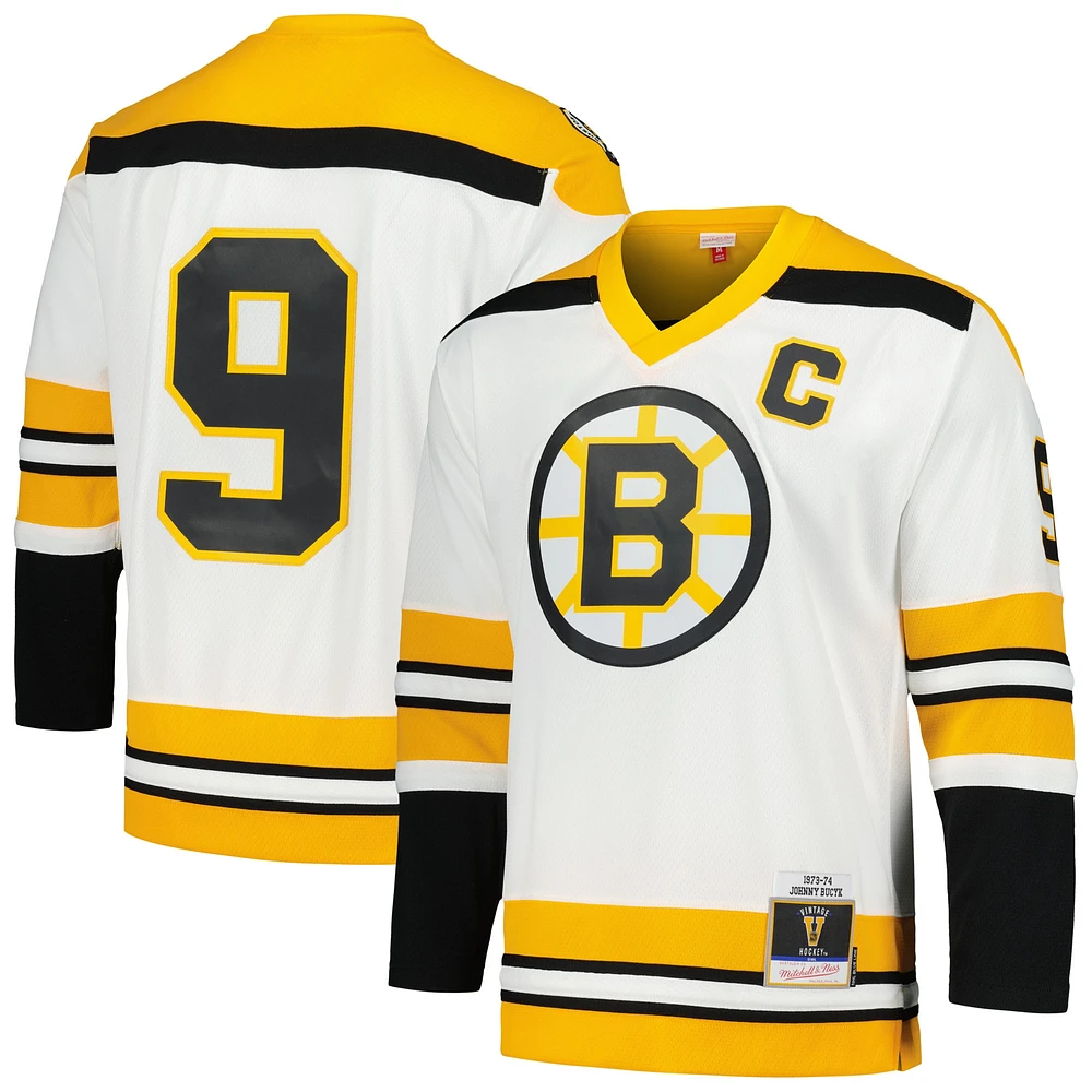 Maillot de joueur la ligne bleue Mitchell & Ness Johnny Bucyk des Bruins Boston 1973/74 blanc pour hommes