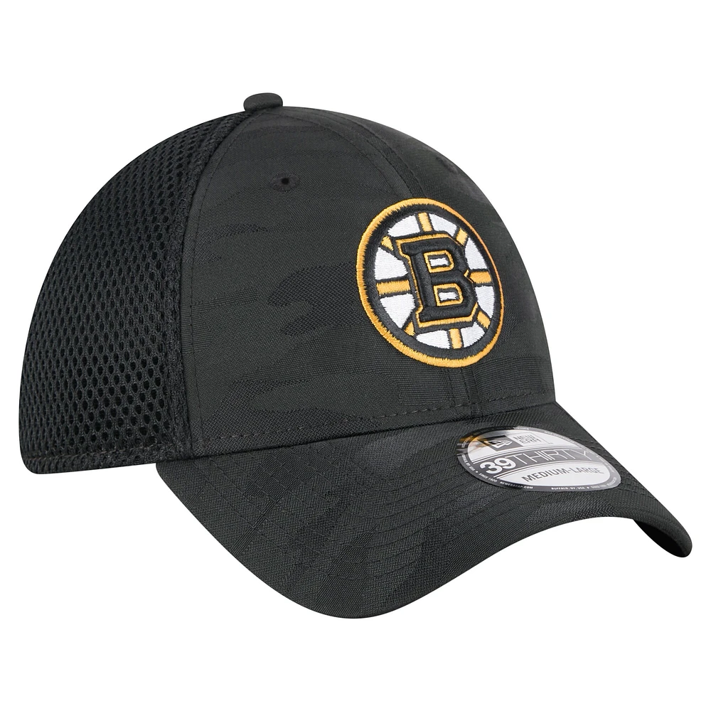 Casquette 39THIRTY Flex Active Subtle Camo noire des Bruins de Boston New Era pour homme