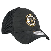 Casquette 39THIRTY Flex Active Subtle Camo noire des Bruins de Boston New Era pour homme