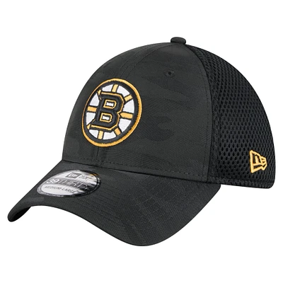 Casquette 39THIRTY Flex Active Subtle Camo noire des Bruins de Boston New Era pour homme