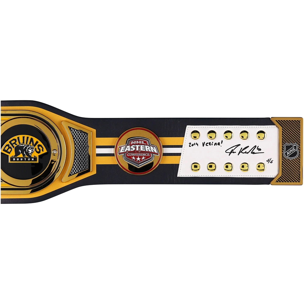 Ceinture WWE Legacy autographiée par Tuukka Rask des Boston Bruins avec inscription « 2014 Vezina