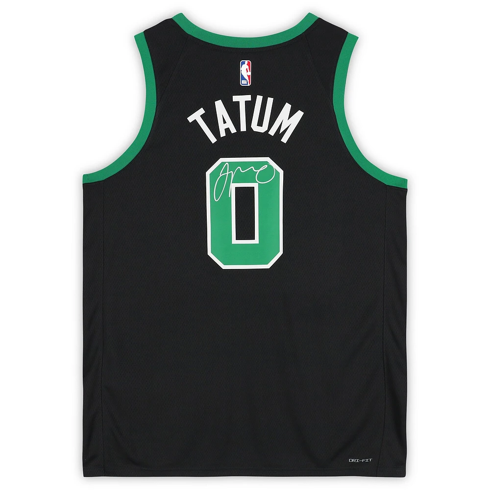 Maillot Swingman Jordan Brand Statement Edition 2022-23 noir dédicacé par Jayson Tatum des Boston Celtics