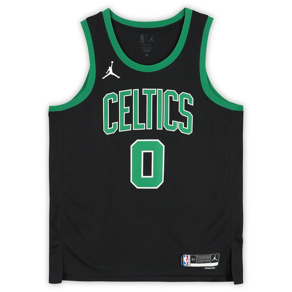 Maillot Swingman Jordan Brand Statement Edition 2022-23 noir dédicacé par Jayson Tatum des Boston Celtics