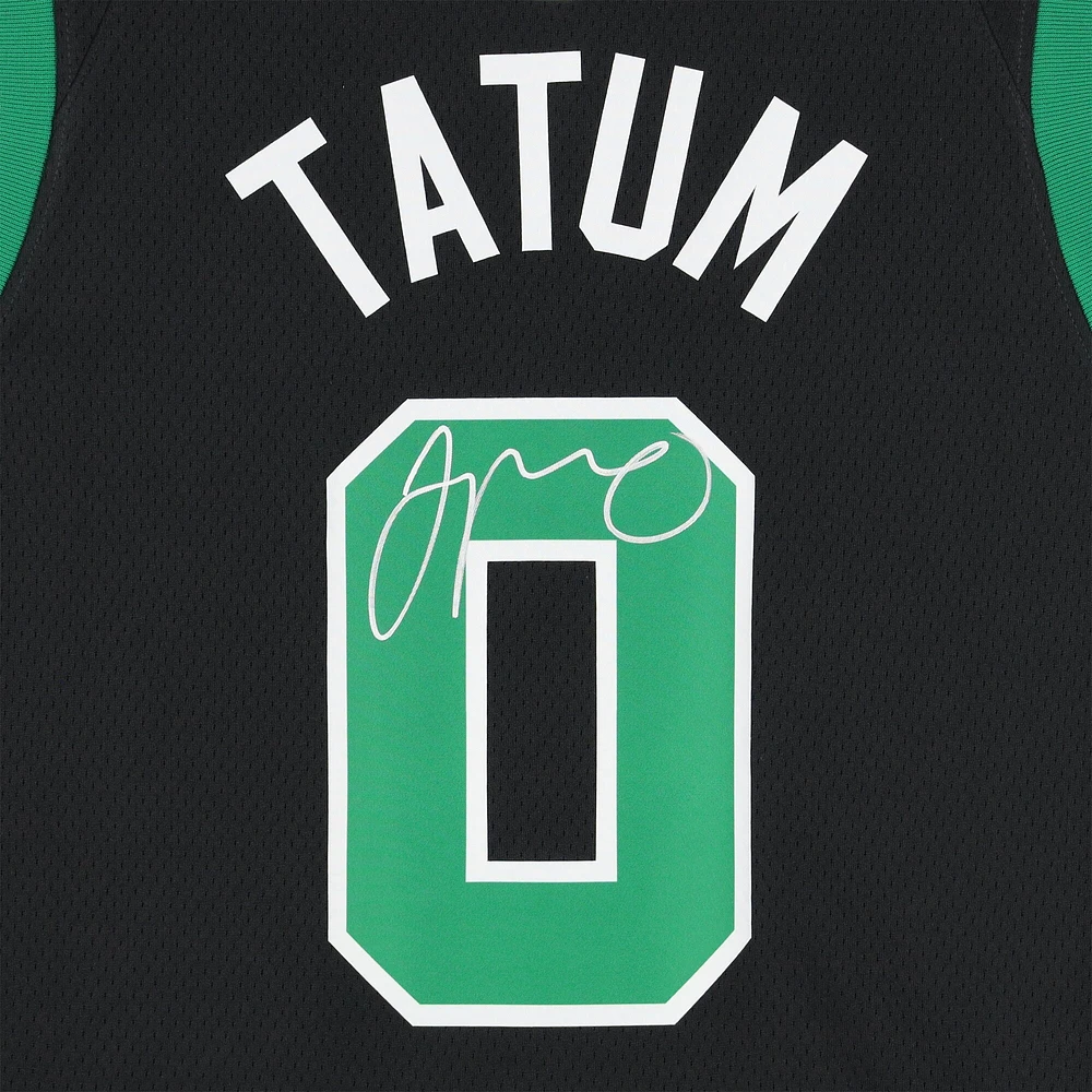 Maillot Swingman Jordan Brand Statement Edition 2022-23 noir dédicacé par Jayson Tatum des Boston Celtics