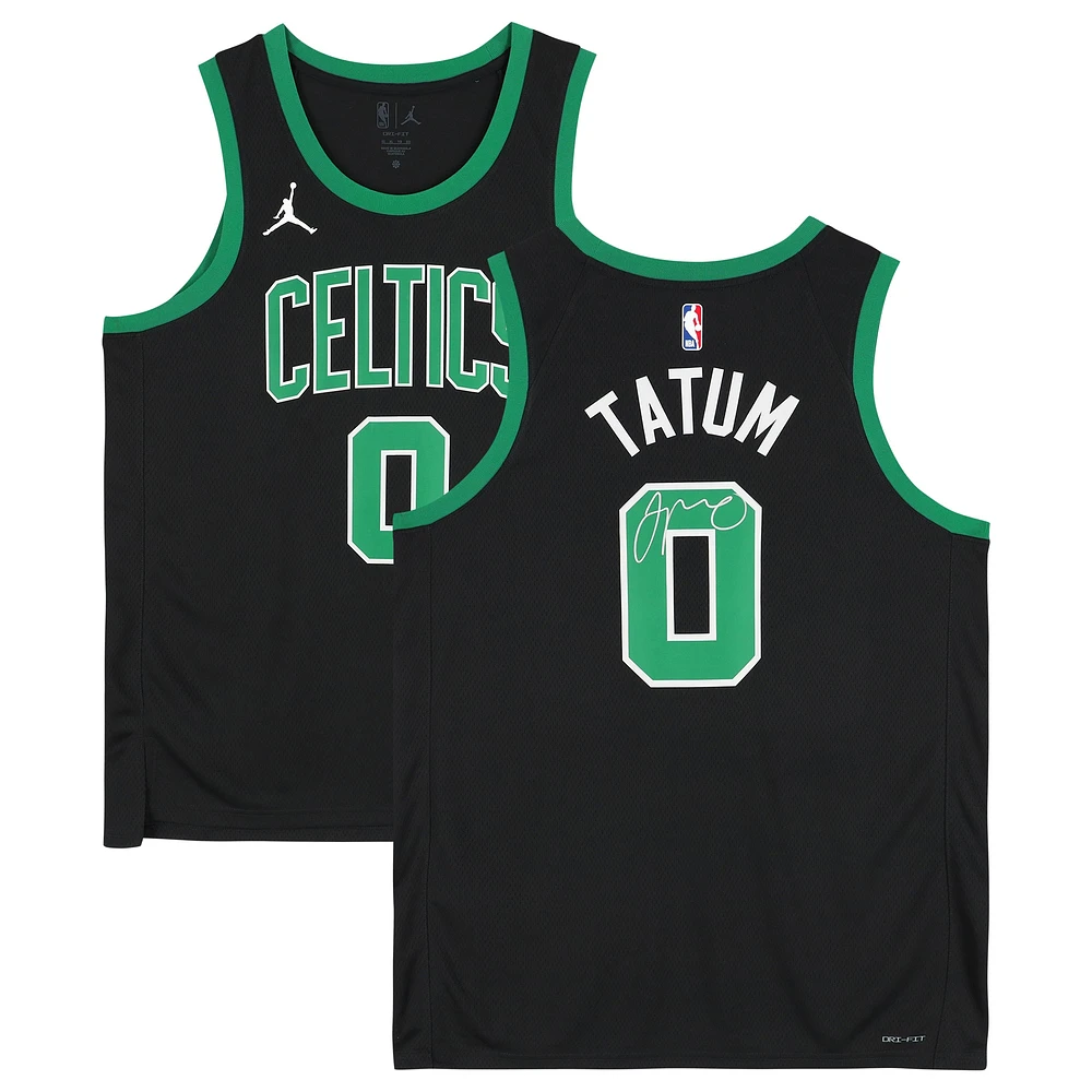 Maillot Swingman Jordan Brand Statement Edition 2022-23 noir dédicacé par Jayson Tatum des Boston Celtics