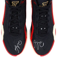 Chaussures Jordan Brand noires et rouges dédicacées par Jayson Tatum des Boston Celtics lors du match contre le Miami Heat le 21 mai 2023