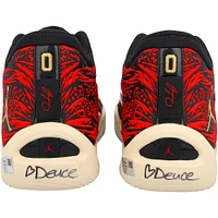 Chaussures Jordan Brand noires et rouges dédicacées par Jayson Tatum des Boston Celtics lors du match contre le Miami Heat le 21 mai 2023