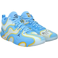 Chaussures Jordan bleues dédicacées par Jayson Tatum des Boston Celtics lors du match contre les Milwaukee Bucks le 10 novembre 2024