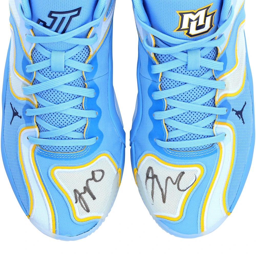 Chaussures Jordan bleues dédicacées par Jayson Tatum des Boston Celtics lors du match contre les Milwaukee Bucks le 10 novembre 2024