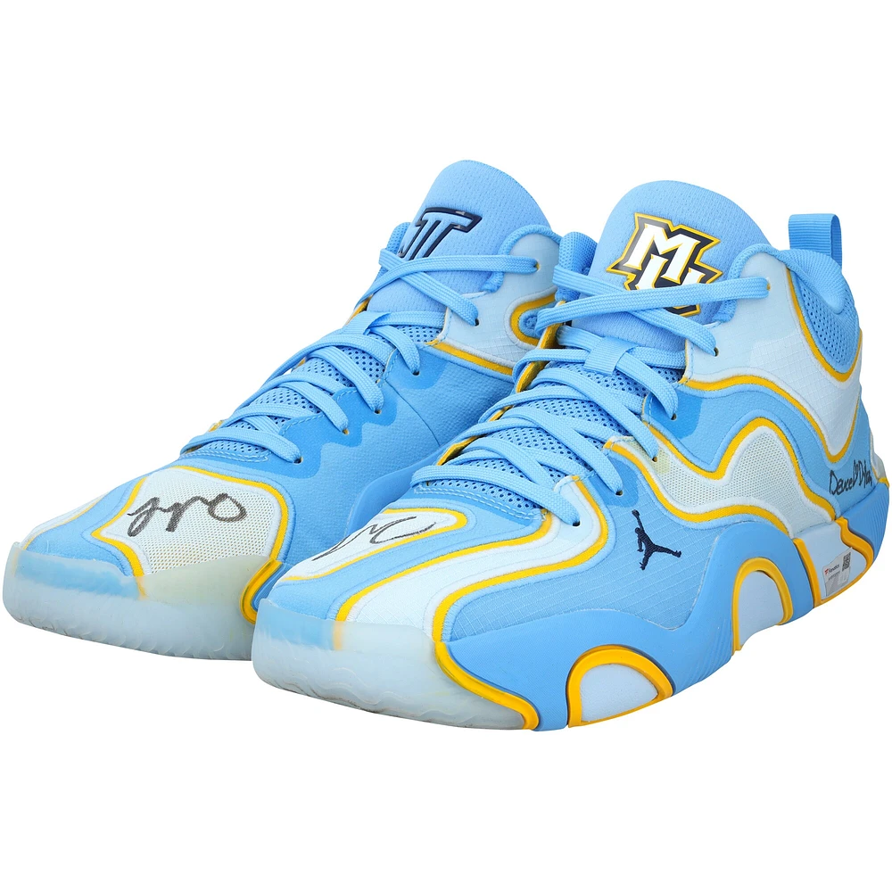 Chaussures Jordan bleues dédicacées par Jayson Tatum des Boston Celtics lors du match contre les Milwaukee Bucks le 10 novembre 2024