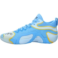 Chaussures Jordan bleues dédicacées par Jayson Tatum des Boston Celtics lors du match contre les Milwaukee Bucks le 10 novembre 2024
