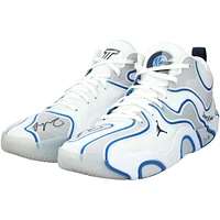 Chaussures Jordan blanches dédicacées par Jayson Tatum des Boston Celtics lors du match contre les Washington Wizards le 15 décembre 2024