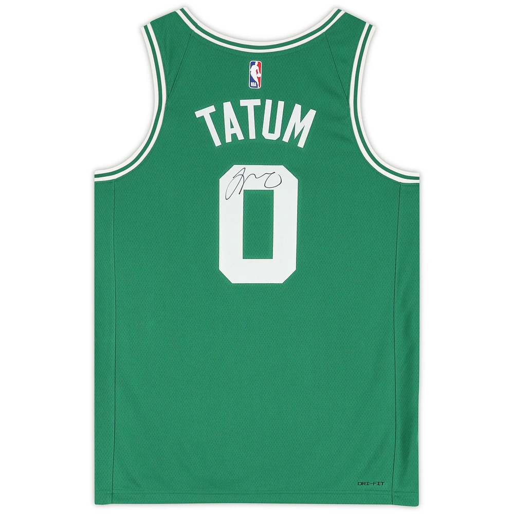 Maillot Swingman Nike Icon Edition 2022-2023 vert dédicacé par Jayson Tatum des Boston Celtics
