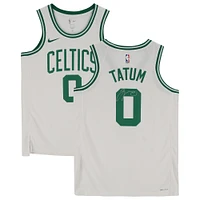 Maillot Swingman Nike blanc dédicacé par Jayson Tatum des Boston Celtics 2022-23 Association Edition