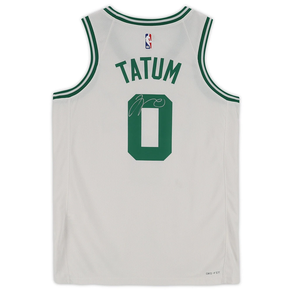 Maillot Swingman Nike blanc dédicacé par Jayson Tatum des Boston Celtics 2022-23 Association Edition