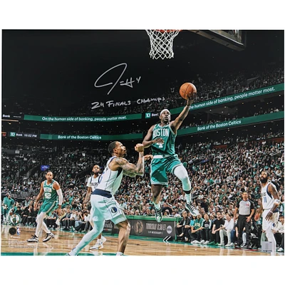 Photographie d'action dédicacée de 16" x 20" de Jrue Holiday des Boston Celtics lors de la finale de la NBA 2024 avec l'inscription "24 Finals Champs"
