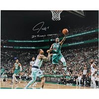 Photographie d'action dédicacée de 16" x 20" de Jrue Holiday des Boston Celtics lors de la finale de la NBA 2024 avec l'inscription "24 Finals Champs"