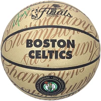 Ballon de basket Wilson Collector Edition dédicacé par Jrue Holiday des Boston Celtics lors de la finale NBA 2024
